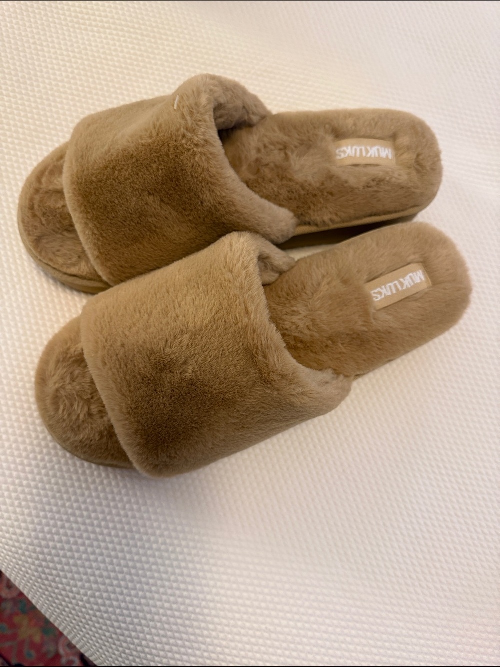 NWOT Muk Luks Tan Faux Fur Sole Slippers